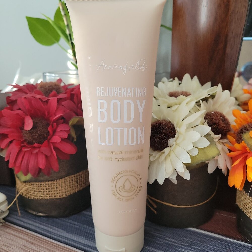 Aromafields White Tea & Ginger Rejuvenating Body Lotion 10 fl oz  sg